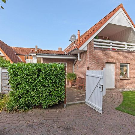 Enticing Holiday Home In Oldenburg With Garden Near Sea Dannau ภายนอก รูปภาพ