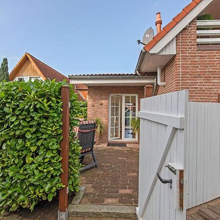 Enticing Holiday Home In Oldenburg With Garden Near Sea Dannau ภายนอก รูปภาพ