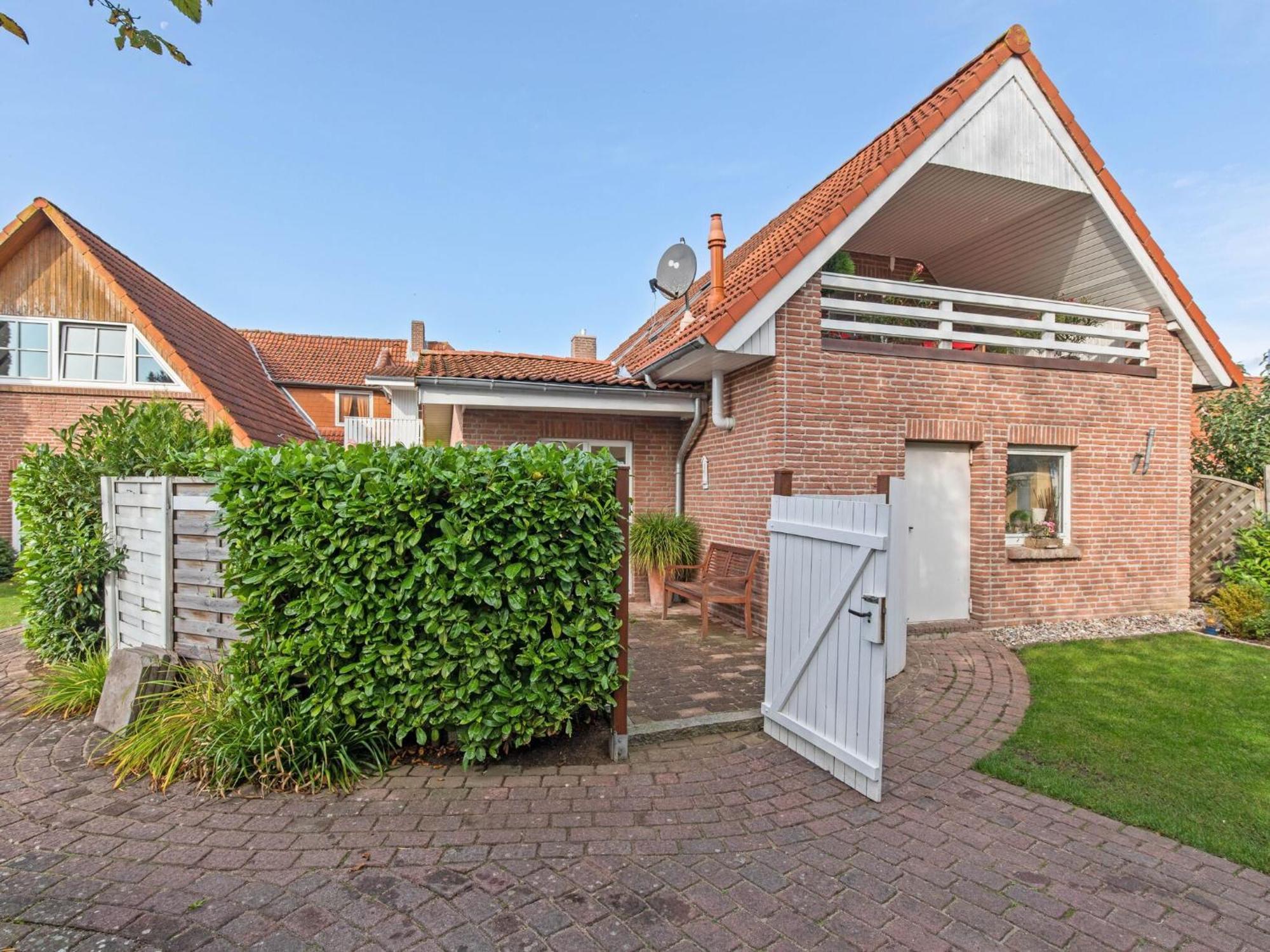 Enticing Holiday Home In Oldenburg With Garden Near Sea Dannau ภายนอก รูปภาพ