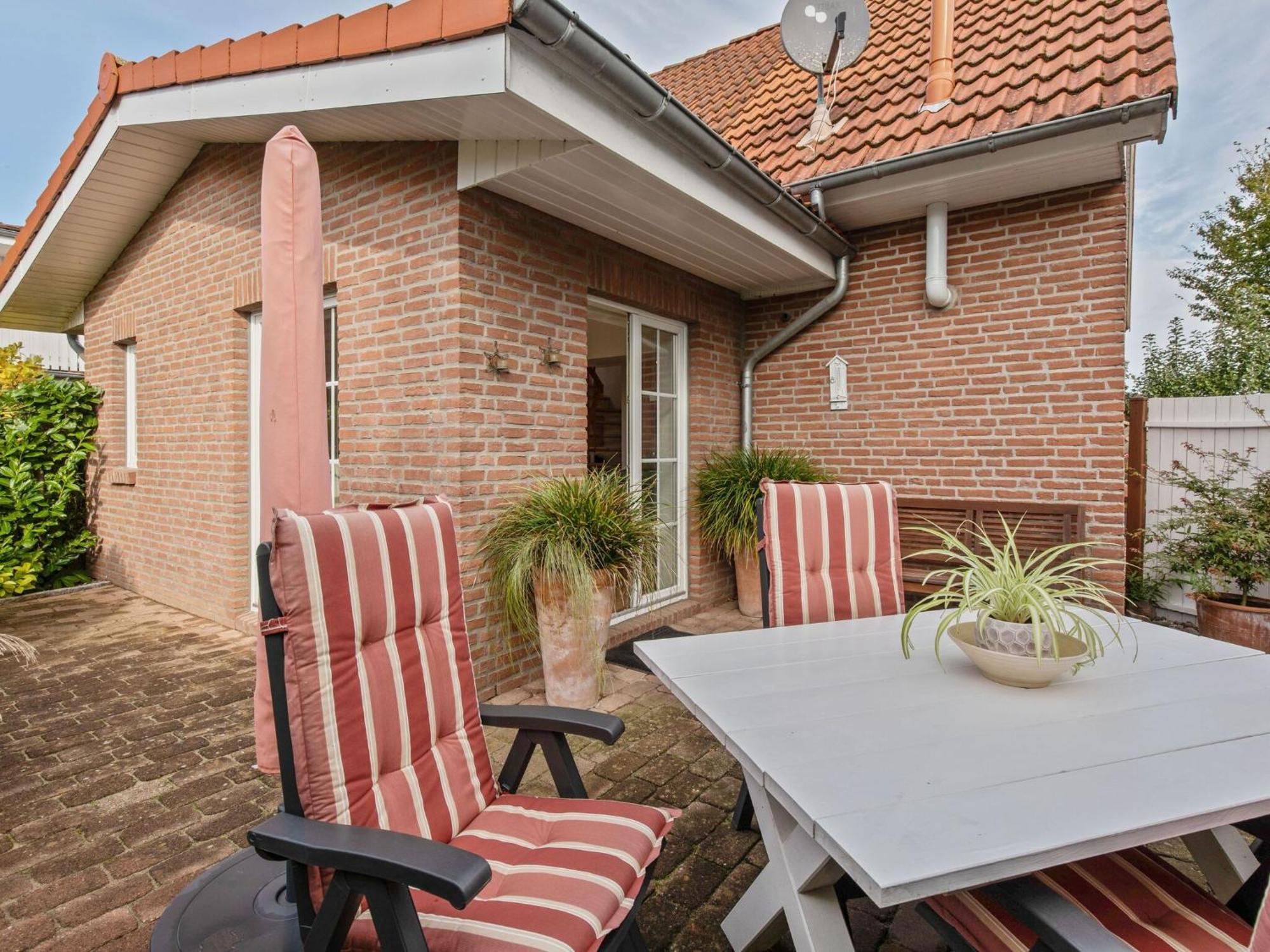 Enticing Holiday Home In Oldenburg With Garden Near Sea Dannau ภายนอก รูปภาพ