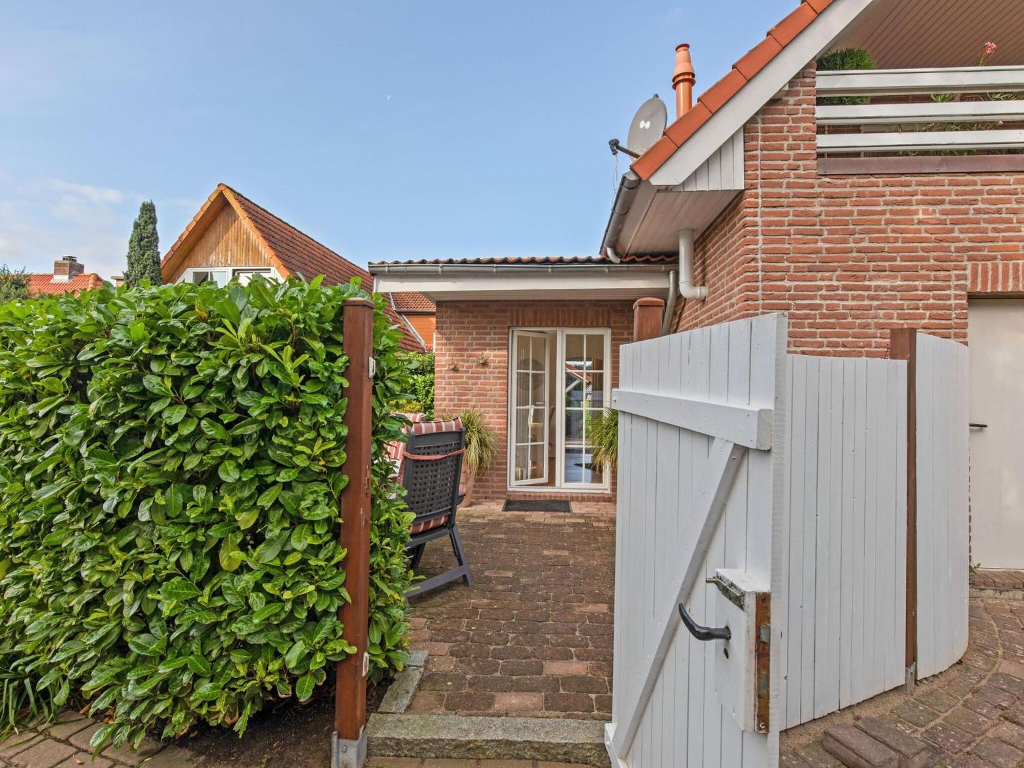 Enticing Holiday Home In Oldenburg With Garden Near Sea Dannau ภายนอก รูปภาพ