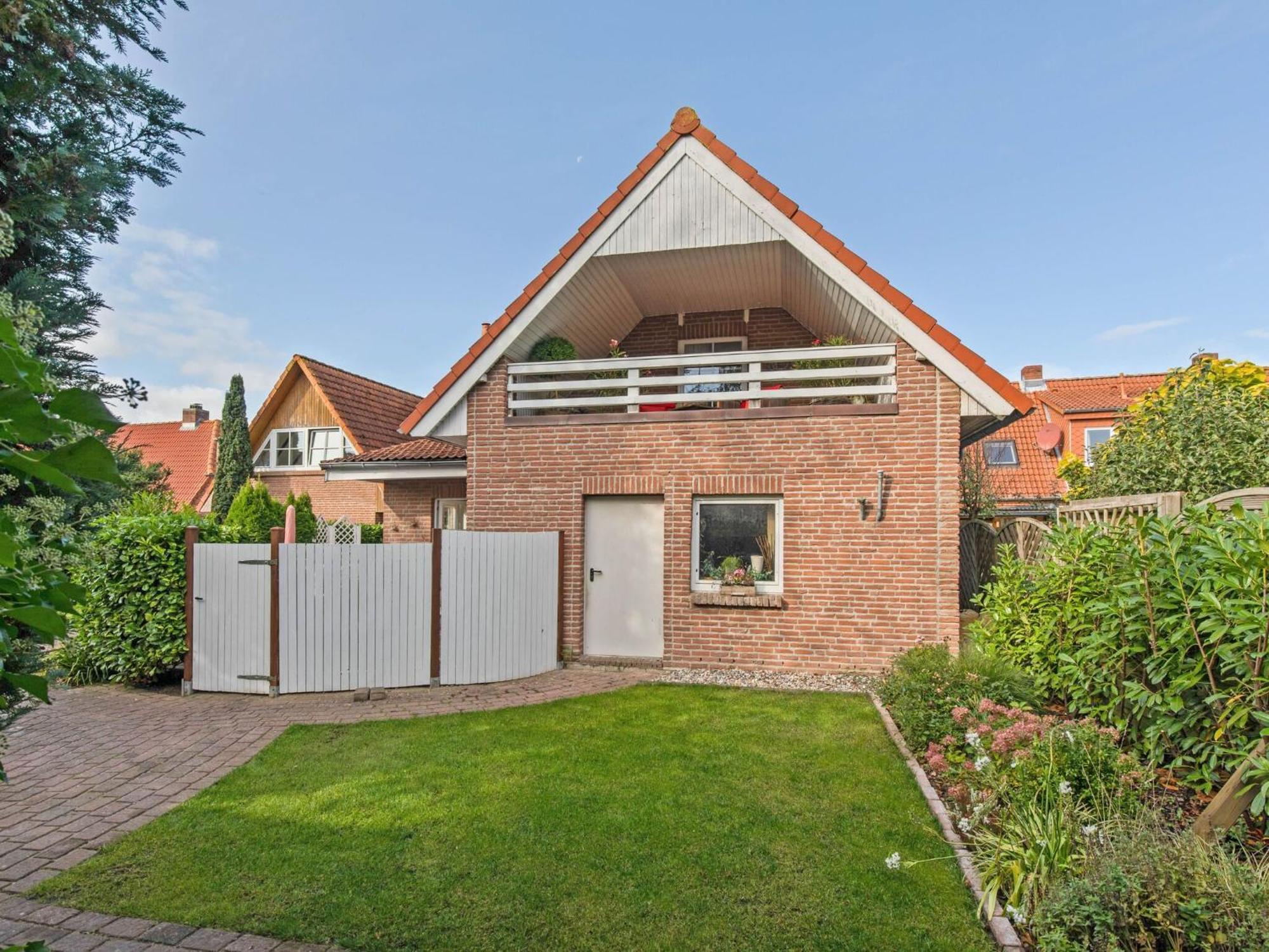 Enticing Holiday Home In Oldenburg With Garden Near Sea Dannau ภายนอก รูปภาพ