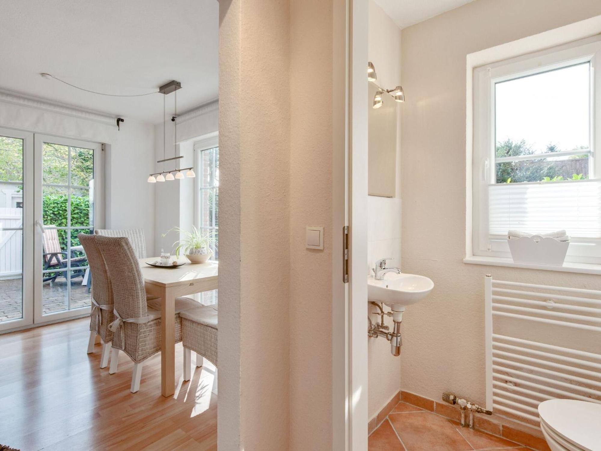 Enticing Holiday Home In Oldenburg With Garden Near Sea Dannau ภายนอก รูปภาพ