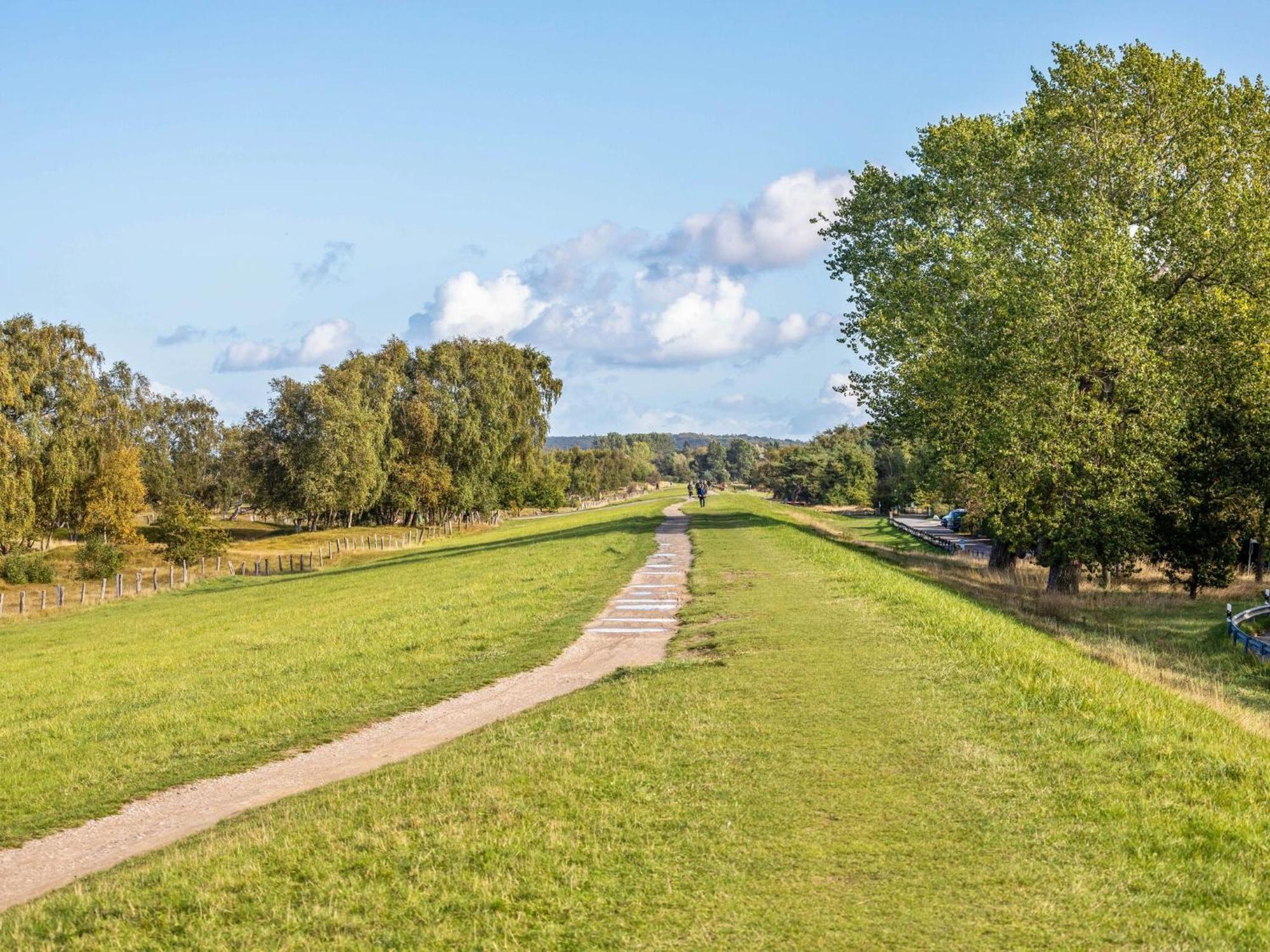 Enticing Holiday Home In Oldenburg With Garden Near Sea Dannau ภายนอก รูปภาพ