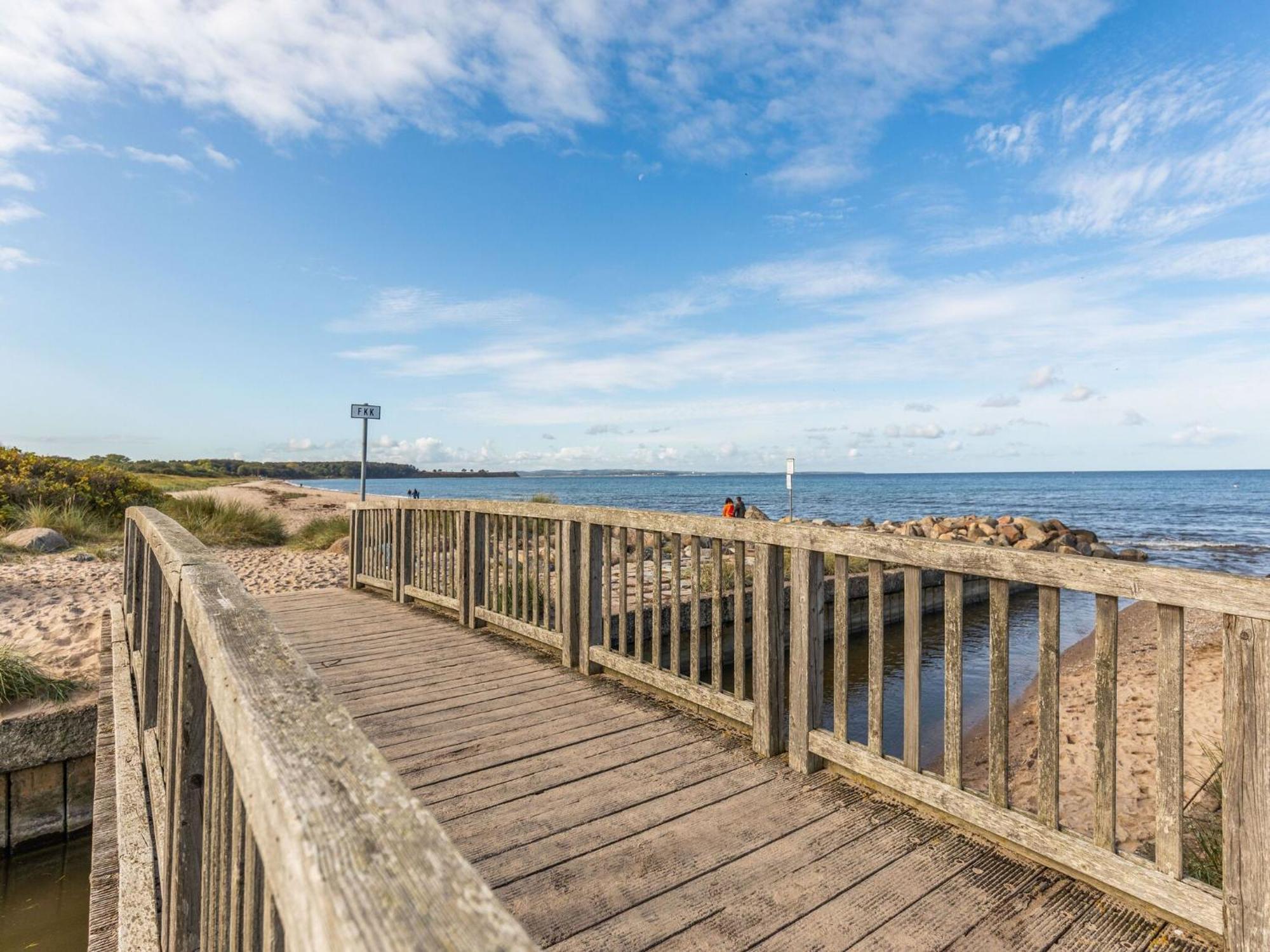 Enticing Holiday Home In Oldenburg With Garden Near Sea Dannau ภายนอก รูปภาพ